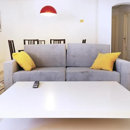 110 Alberca 7-6 Denia